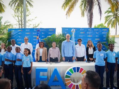 Director de la FAO visita escuela de Monte Plata que impulsa alimentación escolar sostenible
