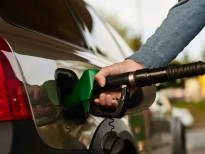 Pese al aumento internacional, Gobierno mantiene sin cambios los precios de los combustibles