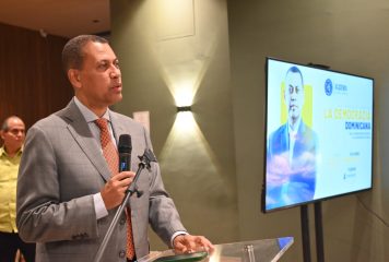 Guido Gómez Mazara impartió conferencia sobre los avances y desafíos de la democracia dominicana en el Club Naco