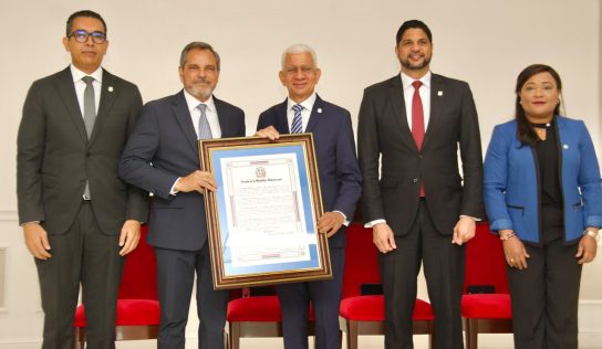 Senado reconoce a Junior Noboa por su trayectoria y aportes al desarrollo del béisbol dominicano