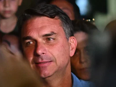 Bolsonaro pide a la Corte Suprema restablecer visitas de Flávio