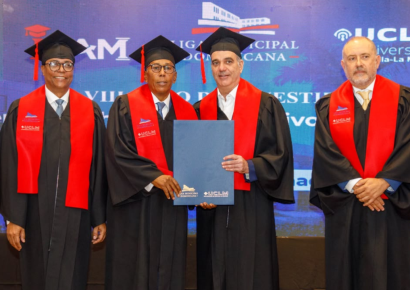 Abinader encabeza graduación de 50 profesionales de la maestría en Derecho Administrativo y Gestión Municipa
