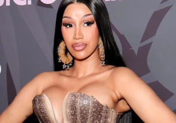 Cardi B visita restaurante en Guayubín, Montecristi, y destaca la gastronomía local
