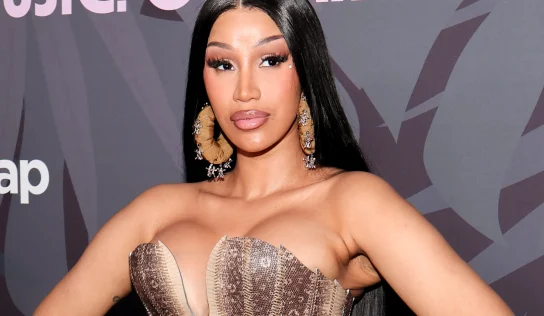Cardi B visita restaurante en Guayubín, Montecristi, y destaca la gastronomía local