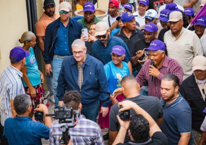 Gonzalo Castillo promete oportunidades en recorrido por Monseñor Nouel