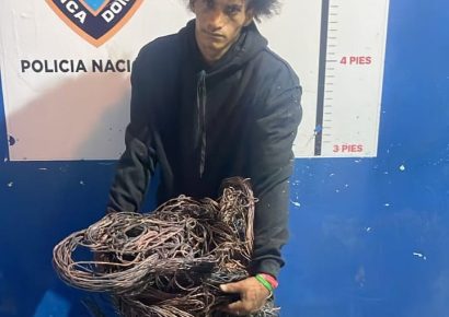 Policía detiene a hombre con alambre de cobre en Esperanza