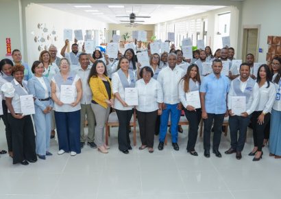 Infotep entrega primeros certificados en Escuela Guarocuya