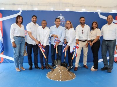 Kelvin Cruz inicia construcción de multiuso en Los Cacaos