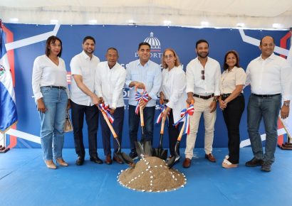 Kelvin Cruz inicia construcción de multiuso en Los Cacaos