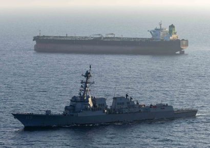 EE. UU. bombardea un buque comercial en el golfo de Omán procedente de un puerto iraní