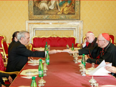 Abinader se reúne con Parolin en el Vaticano; Papa León XIV continúa hospitalizado