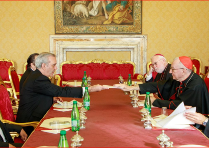 Abinader se reúne con Parolin en el Vaticano; Papa León XIV continúa hospitalizado
