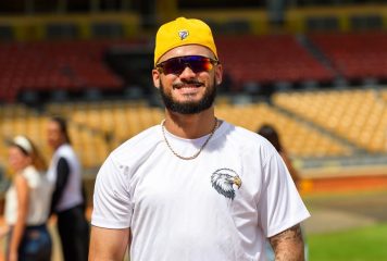 Jonathan Hernández se integra a las Águilas tras coronarse en Triple-A
