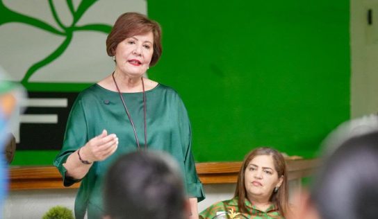 Josefina Pimentel alerta: estudiantes avanzan de grado sin saber leer ni escribir