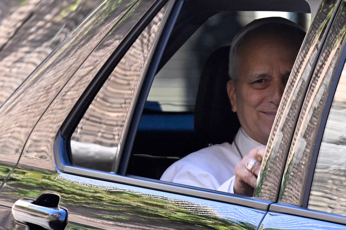 El papa León XIV evoluciona favorablemente tras su operación, pero suspende su viaje a Asís por recomendación médica