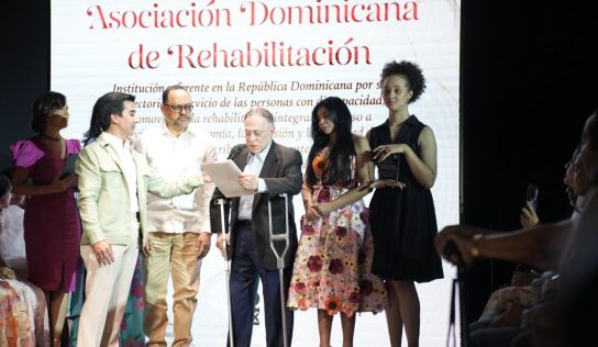 Procuraduría y Ministerio de Justicia encabezan desfile inclusivo en RD Fashion Week