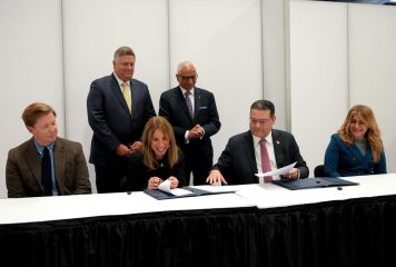 RD firma alianza con la Fundación SEMI para impulsar la industria de semiconductores y atraer inversiones al país