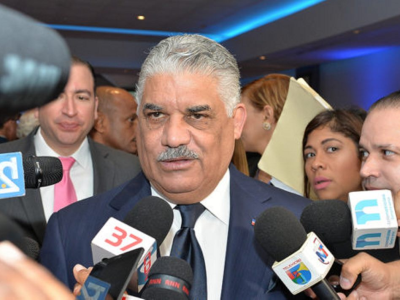 Miguel Vargas impulsa contactos para gran alianza opositora