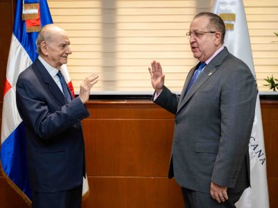 Ministro Magín Díaz juramenta a Quico Tabar como director general transitorio de Juegos de Azar