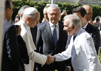 El papa León XIV ya está en el hospital Gemelli para ser operado esta tarde de un nódulo pulmonar