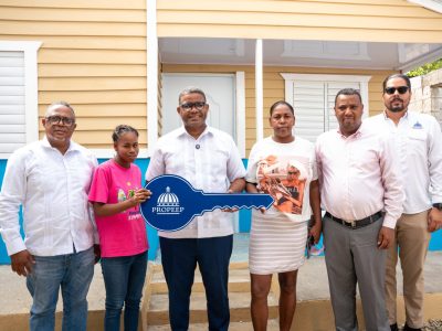 Propeep entrega cinco viviendas a familias vulnerables en Santo Domingo Este