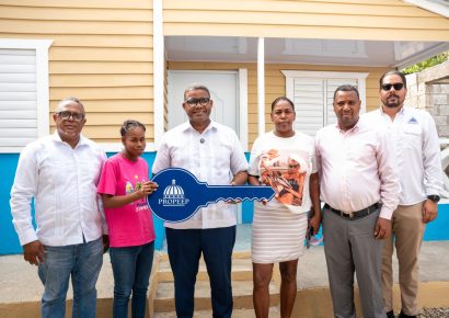 Propeep entrega cinco viviendas a familias vulnerables en Santo Domingo Este