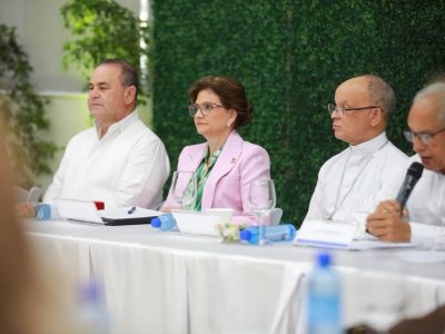 Vicepresidenta Raquel Peña sostiene diálogo con sectores productivos de SFM y coordina seguimiento a proyectos