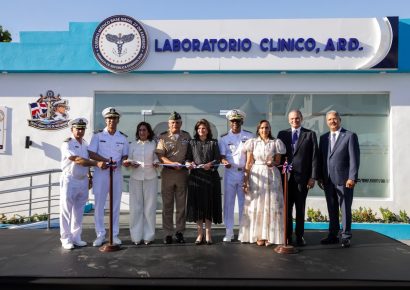 Vicepresidenta Raquel Peña inaugura moderno Laboratorio Clínico de la Armada con atención las 24 horas