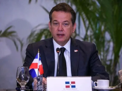 Canciller Bisonó advierte sobre ofertas laborales en Rusia que terminan en reclutamiento bélico