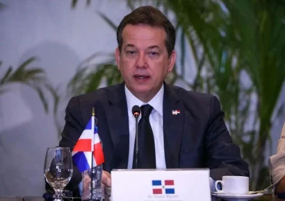Canciller Bisonó advierte sobre ofertas laborales en Rusia que terminan en reclutamiento bélico