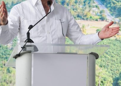 Abinader inaugura carretera Nizao–Sabana Larga–Ocoa y reta a comparar 20 años contra 6