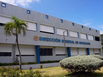 Envían a prisión a inspector de Migración acusado de permitir salida de dos personas con impedimento
