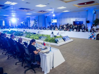 Alarma accidental interrumpe apertura de la Cepal en Santiago