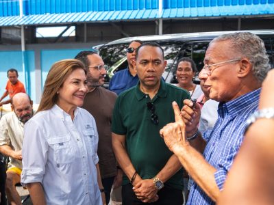 Carolina Mejía impulsa jornada de limpieza comunitaria en el sector 30 de Mayo