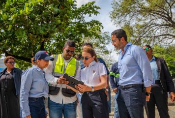 Carolina Mejía supervisa remozamiento del parque Enriquillo, cuyos trabajos avanzan en un 66 %
