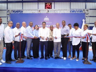 Kelvin Cruz inaugura multiuso Óscar Santana en el ensanche Espaillat
