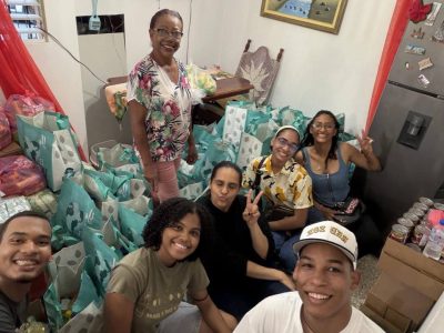 Iniciativa social “Sonrisas de Navidad” busca llevar cenas a más de 300 familias en Nochebuena
