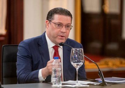 Gobierno mantiene subsidios para contener alzas en combustibles