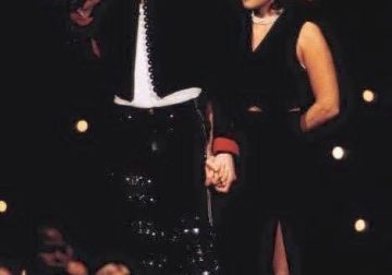¿Sabías que las rodilleras de Michael Jackson en los MTV de 1994 decían “Dominican”?