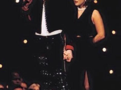 ¿Sabías que las rodilleras de Michael Jackson en los MTV de 1994 decían “Dominican”?