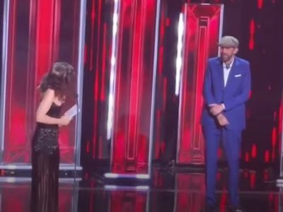 Juan Luis Guerra entrega a Rosalía el Premio Billboard Salón de la Fama en Miami