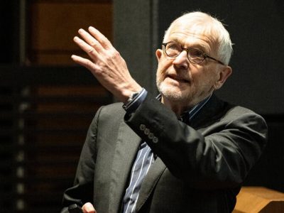 Francis Halzen celebra Nobel tras décadas de espera
