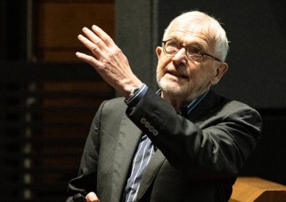 Francis Halzen celebra Nobel tras décadas de espera