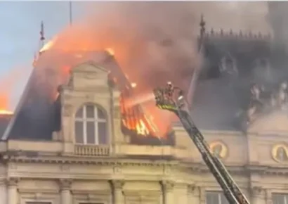 Incendio destruye Ayuntamiento histórico de Limoges durante protestas