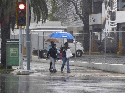 Chubascos y altas temperaturas dominarán el clima este martes en el país