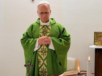 Papa León XIV reaparece en el ángelus tras cirugía pulmonar