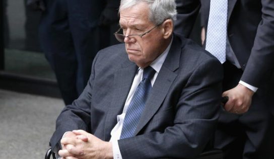 Fallece Dennis Hastert, expresidente republicano de la Cámara de EE.UU., condenado y encarcelado por un caso de abusos sexuales