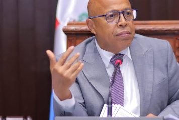 Alfredo Pacheco critica abandono del hemiciclo y llama a retomar labores legislativas