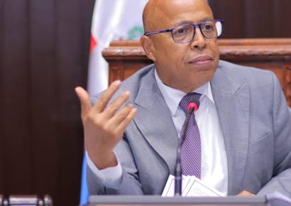 Alfredo Pacheco critica abandono del hemiciclo y llama a retomar labores legislativas