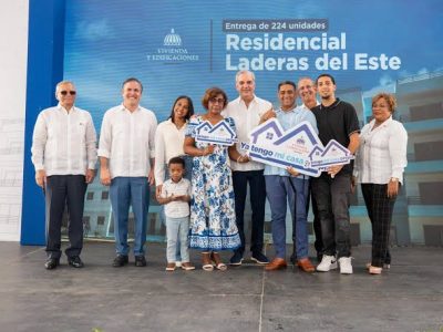 Gobierno entrega 224 apartamentos en Laderas del Este